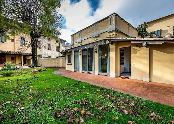Yid Little Villa With Garden